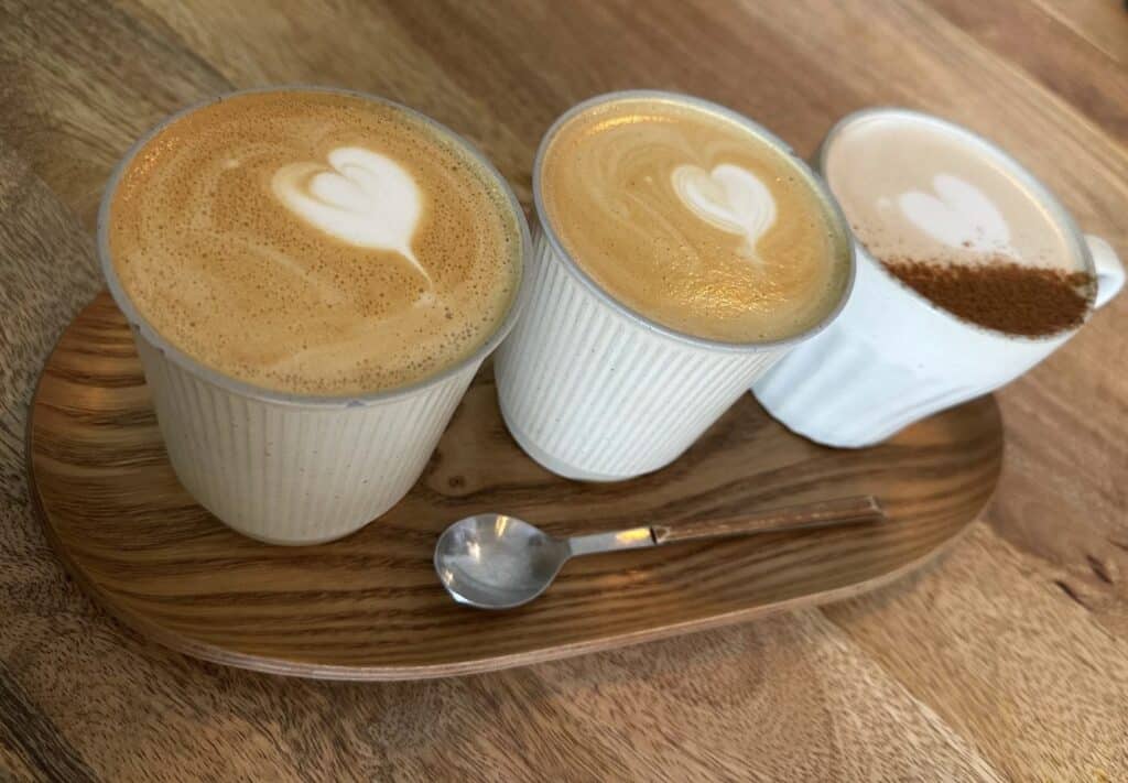 taartjes en koffie in Sevilla